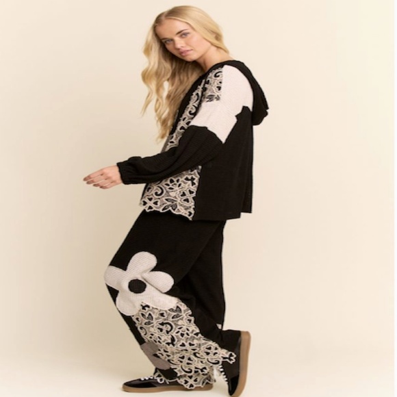 NEW Davi & Dani Waffle Knit Wide Leg Pants with Flower Patch & Lace Size L,M & S - Picture 8 of 8